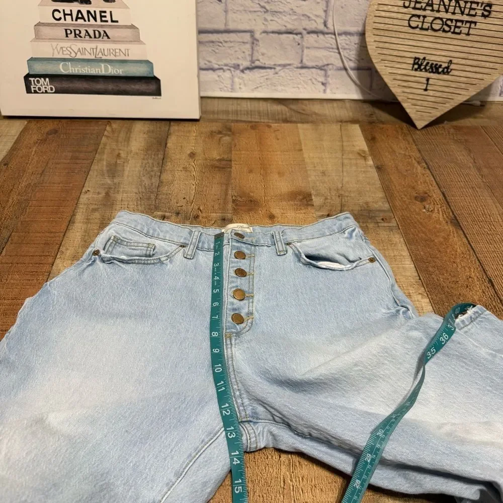 Universal Thread Women vintage straight Fit Ripped Denim Jeans, Light Blue